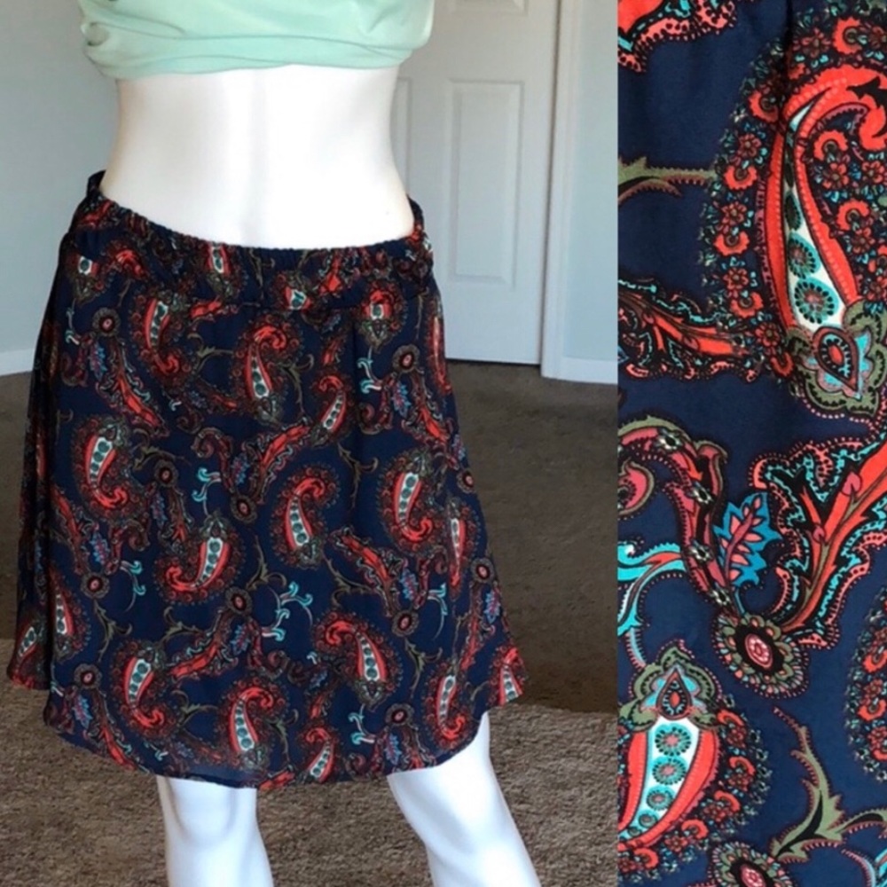3/$10, 4/$12, 5/$14, 6/$16 🛍 Blue Rain size L paisley elastic waist skirt.